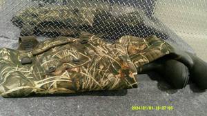 lot 90 image: Cabellas Insulated Chest Waders Sz.12