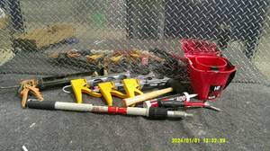 lot 72 image: Calking Gun Lot