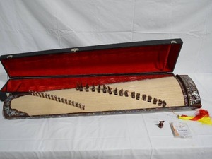 lot B-2 image: Vietnamese 17-String Dan Tranh (Zither)