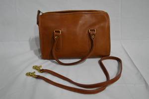 lot 8 image: Coach Leather Handbag
