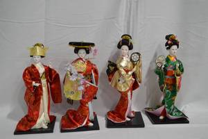 lot 23 image: Japanese Geisha Dolls
