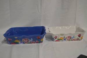 lot 51 image: 2 Floral casserole baking dishes