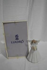lot 74 image: Lladro Angel Angelic Cymbalist Figurine
