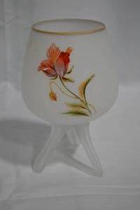lot 75 image: Norleans White Frosted Glass Pedestal Vase