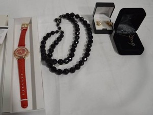 lot 92 image: Lot of Costume Jewelry