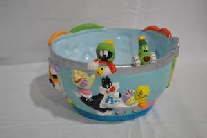 lot 103 image: Warner Brothers Looney Tunes Daffy Duck Snack-O-Rama Diner Bowl