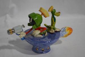 lot 106 image: Marvin the Martian Flying Saucer Tea Pot - Limited Edition 133300