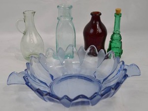 lot 109 image: Lot of Vintage Colored Glass