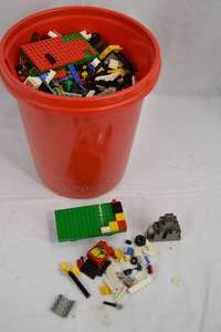 lot 113 image: Bucket of Lego Pieces from Various Building Sets