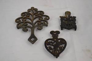 lot 118 image: Lot of 3 cast iron trivets.