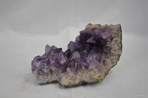 lot 123 image: Beautiful Large Amethyst Geode
