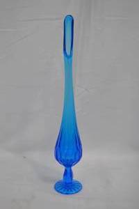 lot B-134 image: Blue Fenton Vase