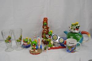 lot 141 image: Collection of Looney Tunes Character Marvin the Martian Items