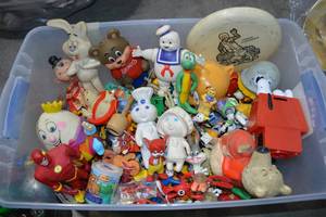 lot B-145 image: Lot of Vintage Toys including Action Figures