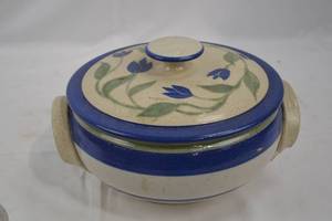 lot 159 image: Pottery Server with Lid