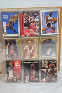 lot 175 image: Collection of basketball and hockey sports cards
