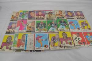 lot A-177 image: 1960s NFL Football Cards