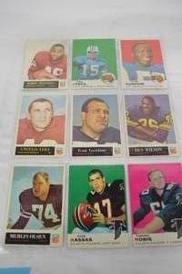 lot A-185 image: 1960s Football Trading Cards