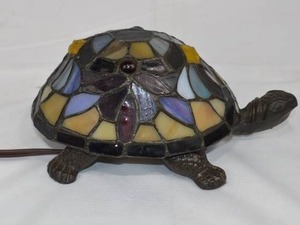lot 204 image: Tiffany style turtle lamp