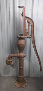 lot A-302 image: R.R. Howel And Co. Minneapolis Minn U.S.A Well Water Pump.