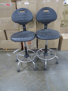 lot 35 image: 2 Chair Lot of Adjustable Polyurethane Office Task Chairs