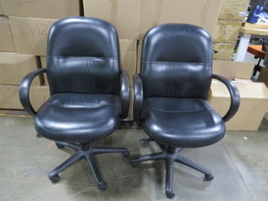lot 46 image: 2 Chair Lot of Executive OfficeDesk Chairs