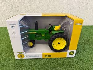 lot 209 image: John Deere 2520 FFA Edition 116 Scale