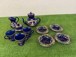 lot 210 image: Gien France Renaissance Fond Blue Tea Set