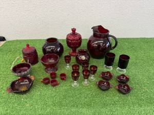 lot 221 image: Royal Ruby Anchorglass