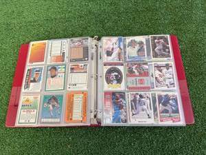 lot 236 image: Binder of Baseball Cards