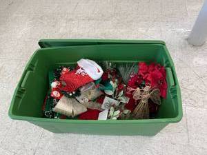 lot 268 image: Tote of New Holiday Items