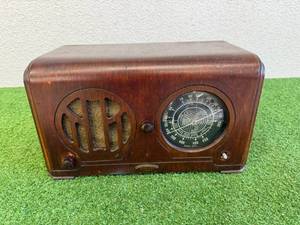 lot 283 image: Vintage Supertone Radio