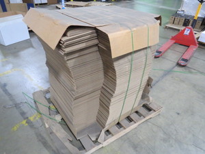 lot 8 image: Pallet of 22 x 16 x 1 12 Shipping Boxes