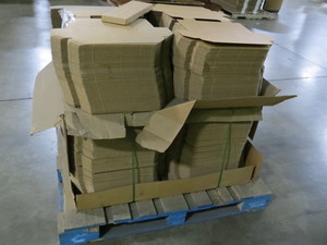 lot 27 image: Pallet of 15 x5 x 1 Shipping Boxes
