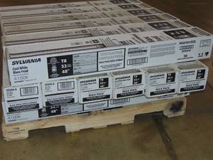 lot 3 image: 17 Cases Sylvania fo32v41eco Pallet