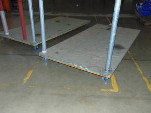 lot 9 image: 2 Carts 4 X 8