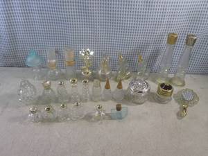 lot 20 image: (CS) Assorted Vintage Avon Perfume ...