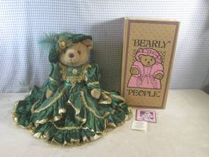 lot 35 image: (EW4) Bearly People Collectable Bea...