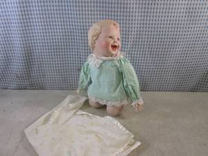 lot 44 image: (EC1) Kneeling Porcelain Doll with ...