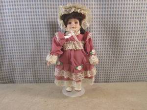 lot 50 image: (BSB) 10 Prcelain Doll with Stand...
