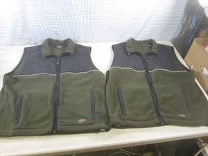 lot 68 image: (CSB) 2 Eddie Bauer Vests Size M...