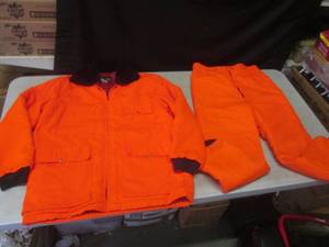 lot 69 image: (CSB) Davco Quilt Lined Orange Hunt...