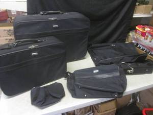 lot 75 image: (EW6) Jaguar 5pc Luggage Set...