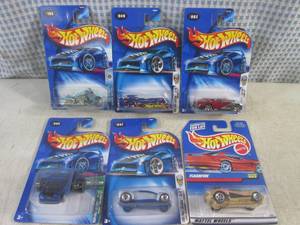 lot 133 image: (EC1) Assorted Hot Wheels in Packag...
