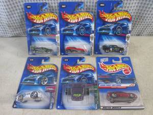 lot 135 image: (EC1) Assorted Hot Wheels in Packag...