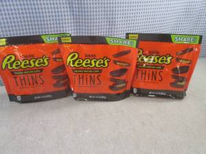 lot 165 image: (B-1) 3 Share Pack Bags Dark Reeses...