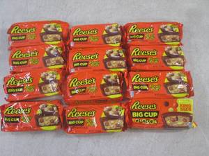 lot 176 image: (B-1) 12 King Size Reeses Peanut Bu...