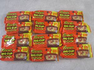 lot 178 image: (B-1) 12 King Size Reeses Peanut Bu...
