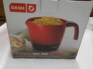 lot 7 image: Dash Express Hot Pot...