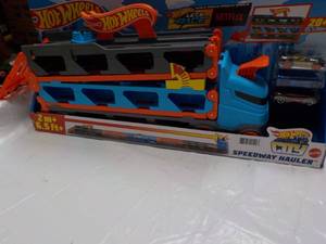 lot 18 image: Hot Wheels Hauler...